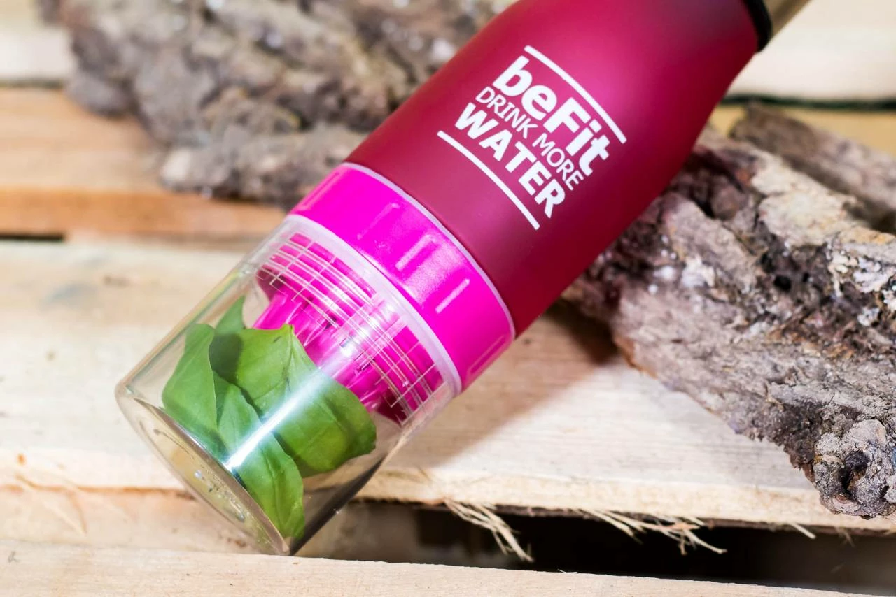 DIVERS Trinkflasche Mit Zitronenpresse & Fruchtbehälter 650ml Pink 8 DIVERS Trinkflasche Mit Zitronenpresse & Fruchtbehälter 650ml Pink – Bild 6