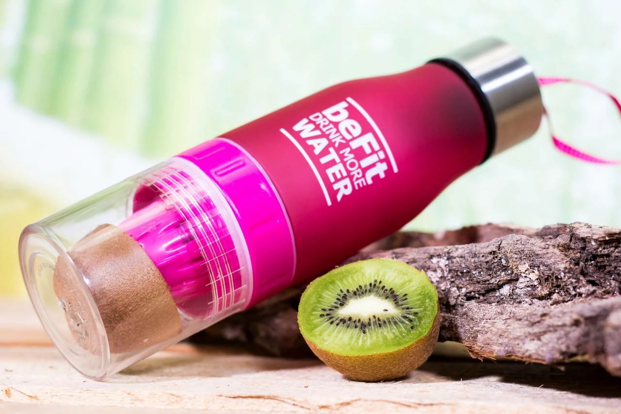 DIVERS Trinkflasche Mit Zitronenpresse & Fruchtbehälter 650ml Pink 4 DIVERS Trinkflasche Mit Zitronenpresse & Fruchtbehälter 650ml Pink – Bild 2