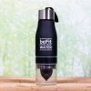 DIVERS Trinkflasche Mit Zitronenpresse & Fruchtbehälter 650ml Schwarz 1 DIVERS Trinkflasche Mit Zitronenpresse & Fruchtbehälter 650ml Schwarz -Ergon Verkäufe 20191023 083138 00016 1280x1280