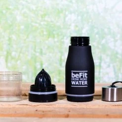 DIVERS Trinkflasche Mit Zitronenpresse & Fruchtbehälter 650ml Schwarz -Ergon Verkäufe 20191023 083253 00024 1280x1280