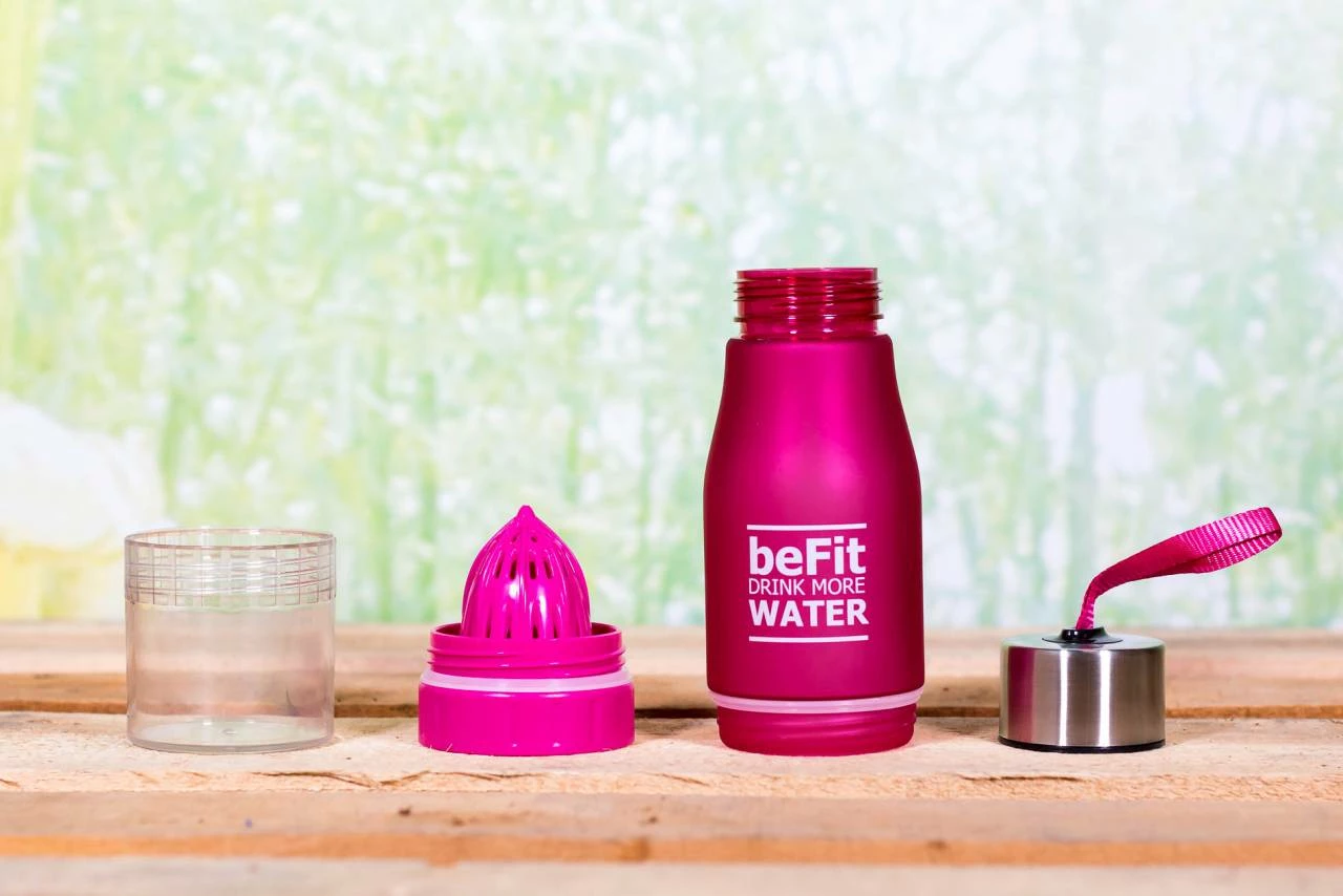 DIVERS Trinkflasche Mit Zitronenpresse & Fruchtbehälter 650ml Pink 5 DIVERS Trinkflasche Mit Zitronenpresse & Fruchtbehälter 650ml Pink – Bild 3