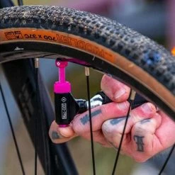 Muc-Off MTB Inflator Kit Pink Nos -Ergon Verkäufe MU 20117 Muc Off MTB Inflator Kit pink nos 02 1280x1280