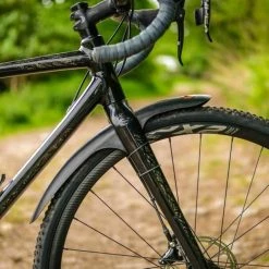 Mudhugger Schutzblech Gravel Vorne - Kompatibel Mit 700c Und 650b Rädern Bis Zu 50mm Breite Reifen -Ergon Verkäufe Mudhugger Front Gravel Hugger Mudguard Clip on Mudguards Black MMU06 005 1280x1280